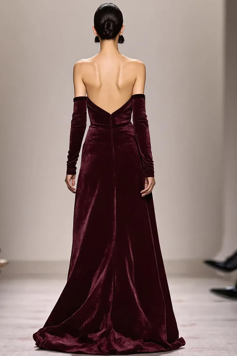 Vestido de noite de veludo longo sem alças vermelho escuro com fenda