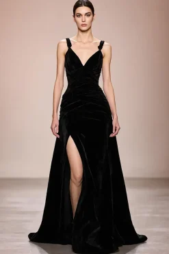 Vestido de noite longo sem costas de veludo preto com fenda