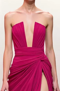 Vestido de noite rosa Ruched Strapless com fenda