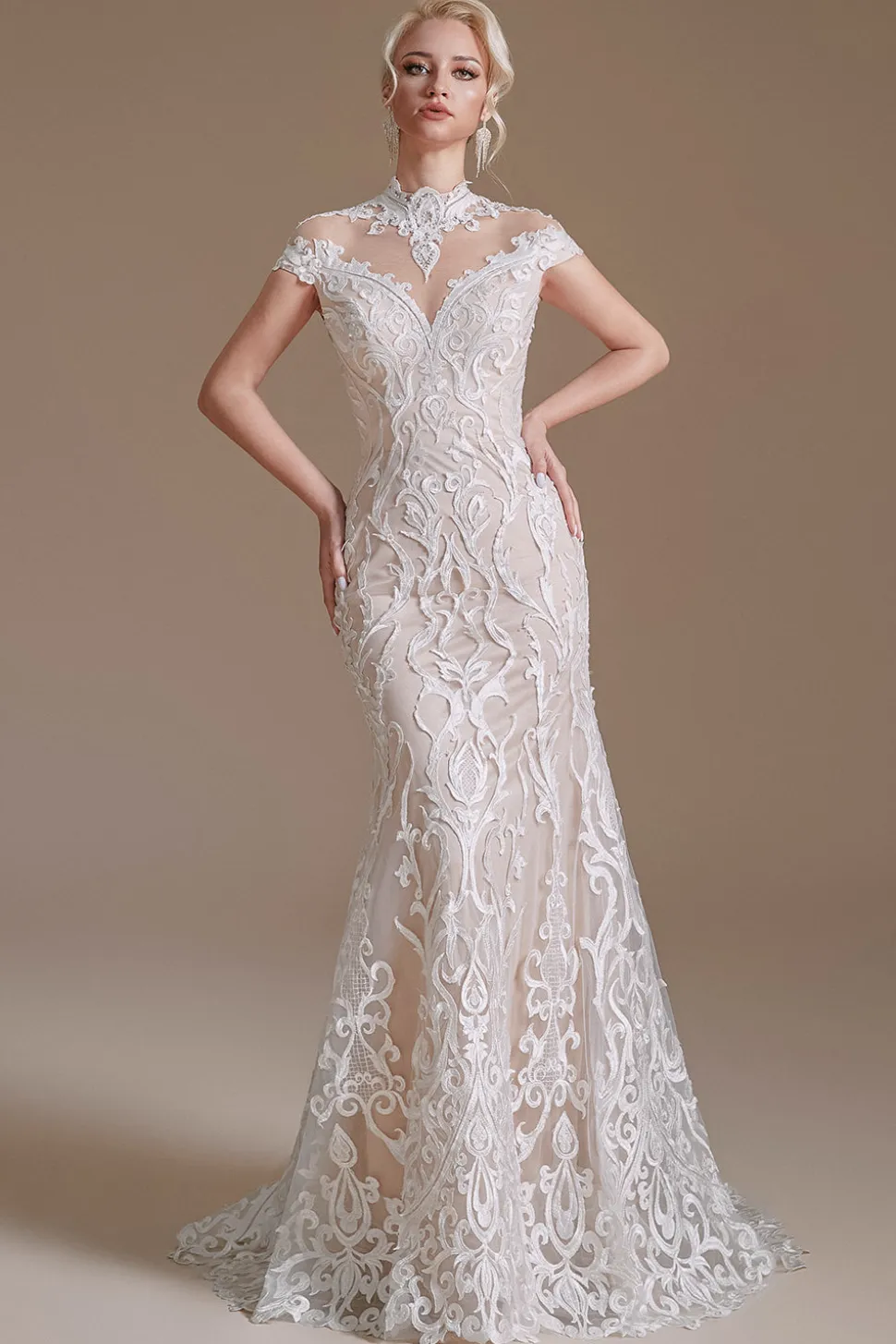 Vestido de noiva aberto de renda branca de sereia
