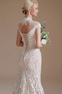 Vestido de noiva aberto de renda branca de sereia