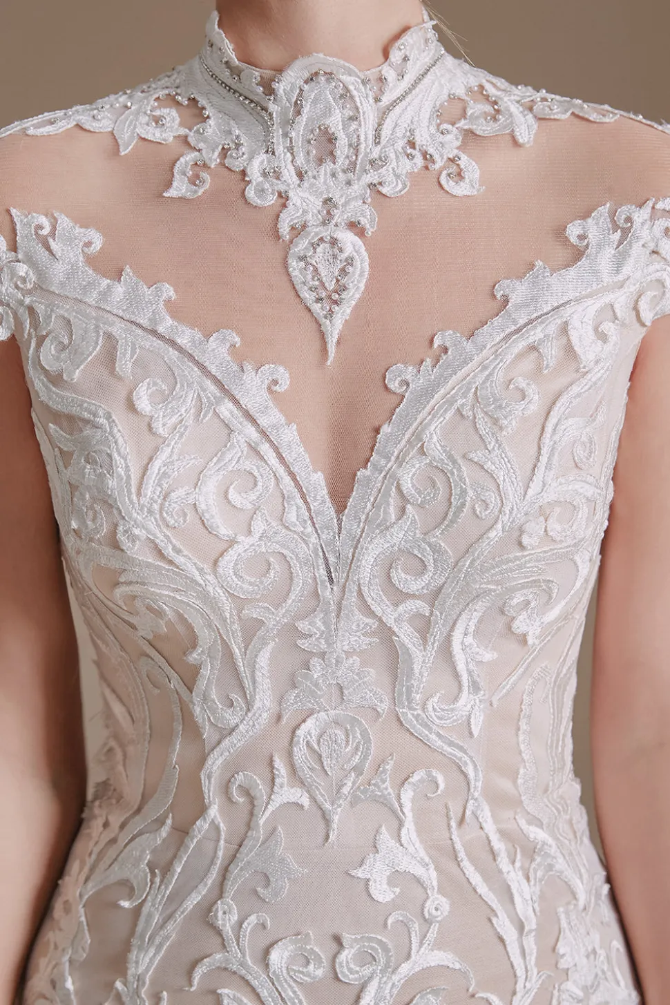 Vestido de noiva aberto de renda branca de sereia