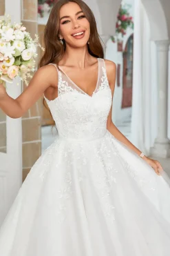 Vestido de noiva branco de tule de bezerro médio com renda