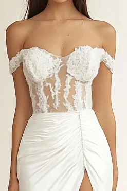 Vestido de Noiva com Fenda Sereia Branco Fora do Ombro Ruched Cetim Longo