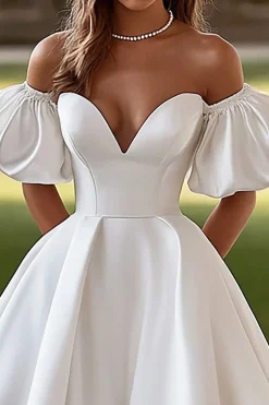 Vestido de Noiva com Fenda Fora do Ombro Cetim Marfim Longo Linha-A
