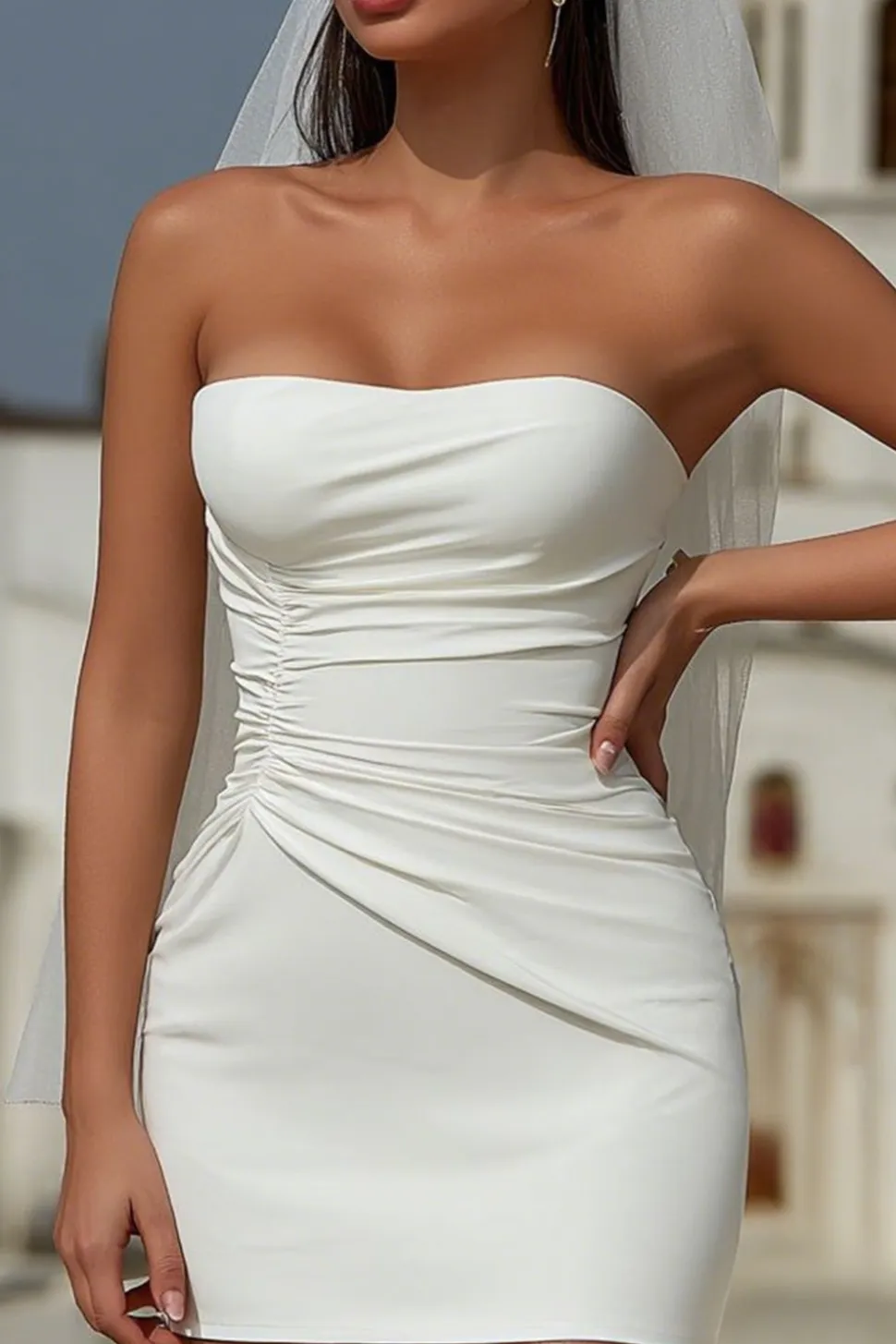 Vestido de Noiva Curto Branco Bodycon Bodycon, Sem Alças e Franzidas.