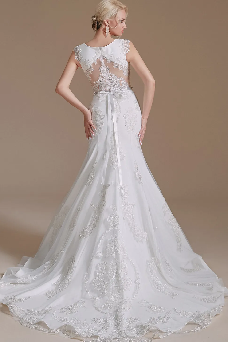Vestido de noiva de capa de sereia branca com renda
