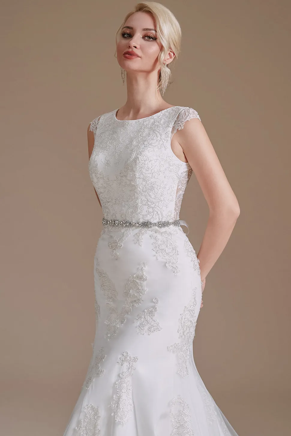 Vestido de noiva de capa de sereia branca com renda