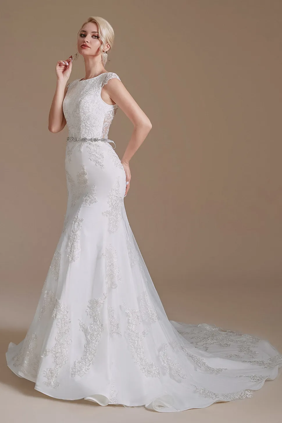 Vestido de noiva de capa de sereia branca com renda