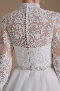 Vestido de noiva de manga comprida de pescoço alto branco com renda