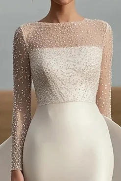 Vestido de noiva de mangas compridas de cetim de marfim com missangas