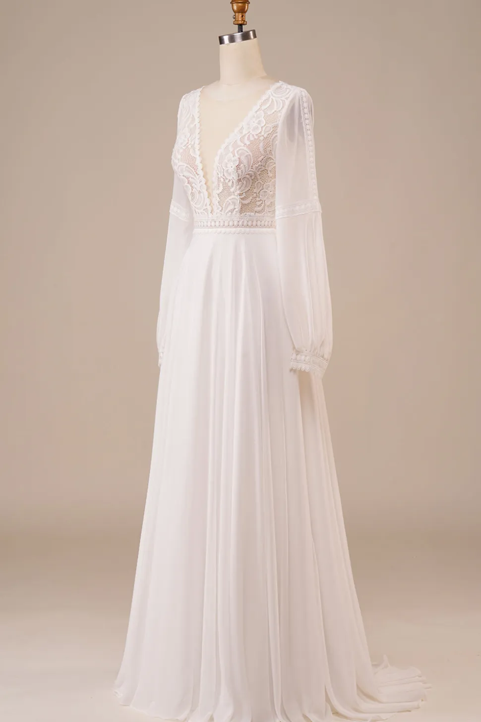 Vestido de noiva de marfim de mangas compridas com renda