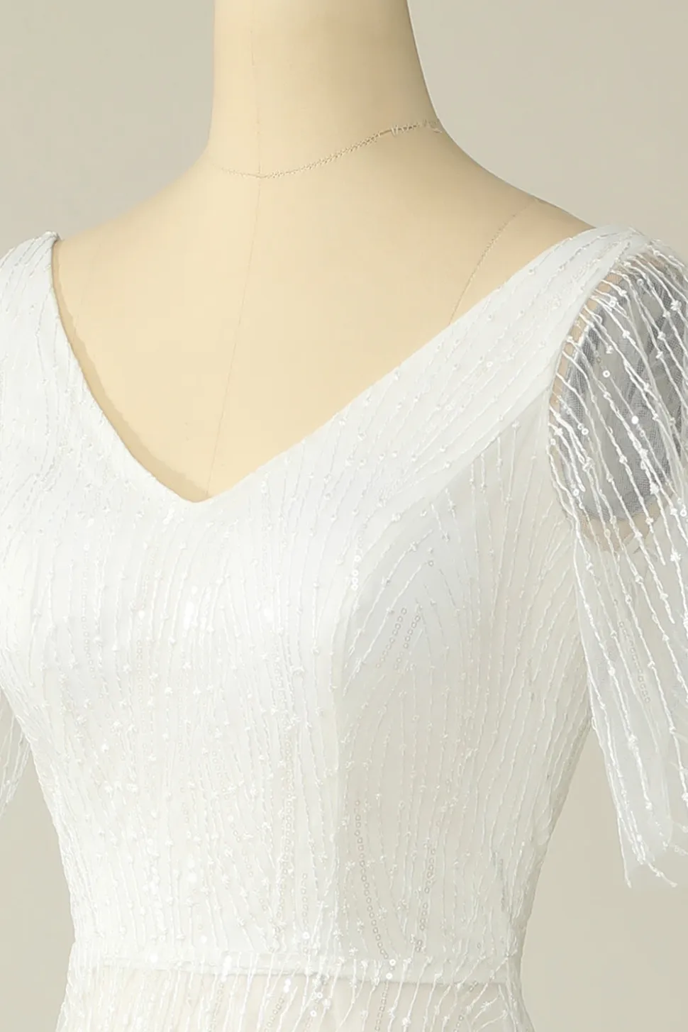 Vestido de noiva de renda de pescoço v branco