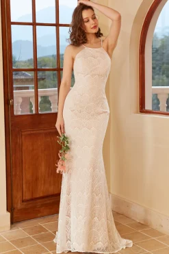 Vestido de noiva de renda branca de sereia halter branco com varrimento trem