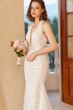 Vestido de noiva de renda branca de pescoço de sereia profunda v com apliques