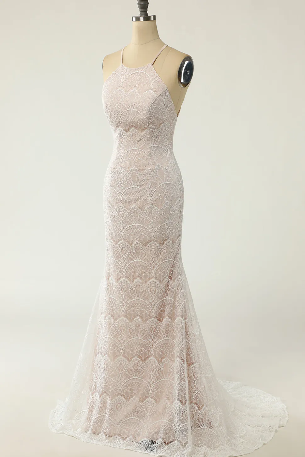 Vestido de noiva de renda branca de sereia halter branco com varrimento trem