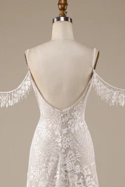 Vestido de noiva de renda de marfim com franjas
