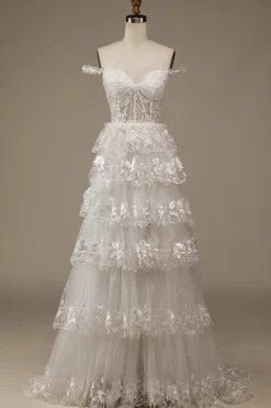 Vestido de noiva de renda em camadas branco brilhante com fenda