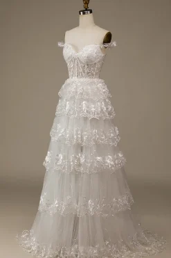 Vestido de noiva de renda em camadas branco brilhante com fenda