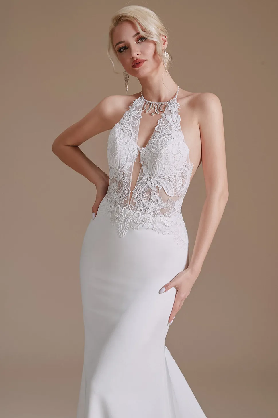 Vestido de noiva de trem de varrimento de sereia branca halter sem costas com renda