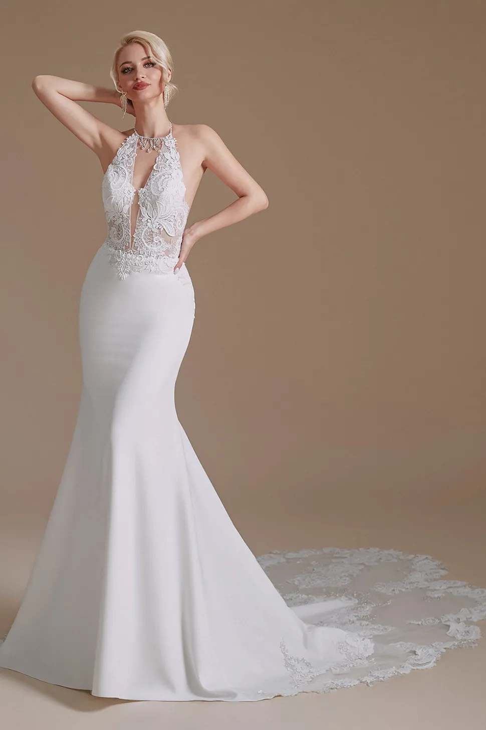 Vestido de noiva de trem de varrimento de sereia branca halter sem costas com renda