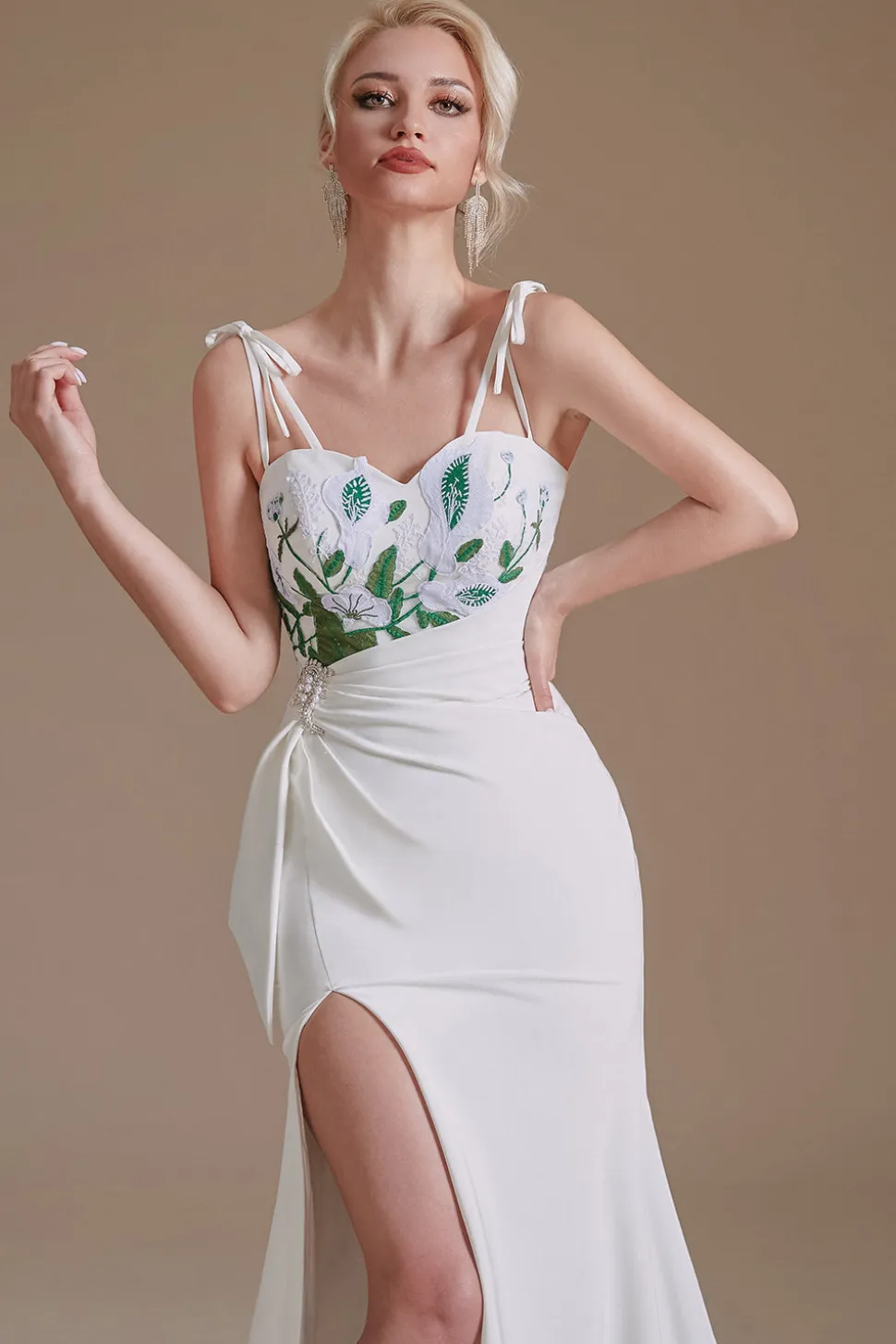 Vestido de noiva de trem de varrimento sem costas da sereia branca com apliques