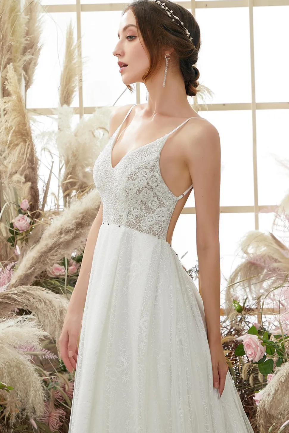 Vestido de noiva sem pescoço em V