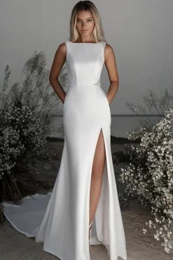 Vestido de noiva simples de pescoço de barco de marfim fenda bainha de cetim com sash