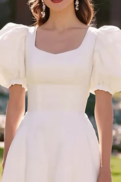 Vestido de noivado branco A Line Satin Midi com mangas puff