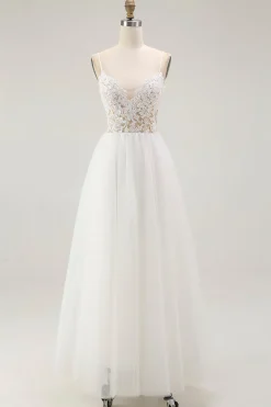 Vestido de noivado branco de alças finas em tule com renda