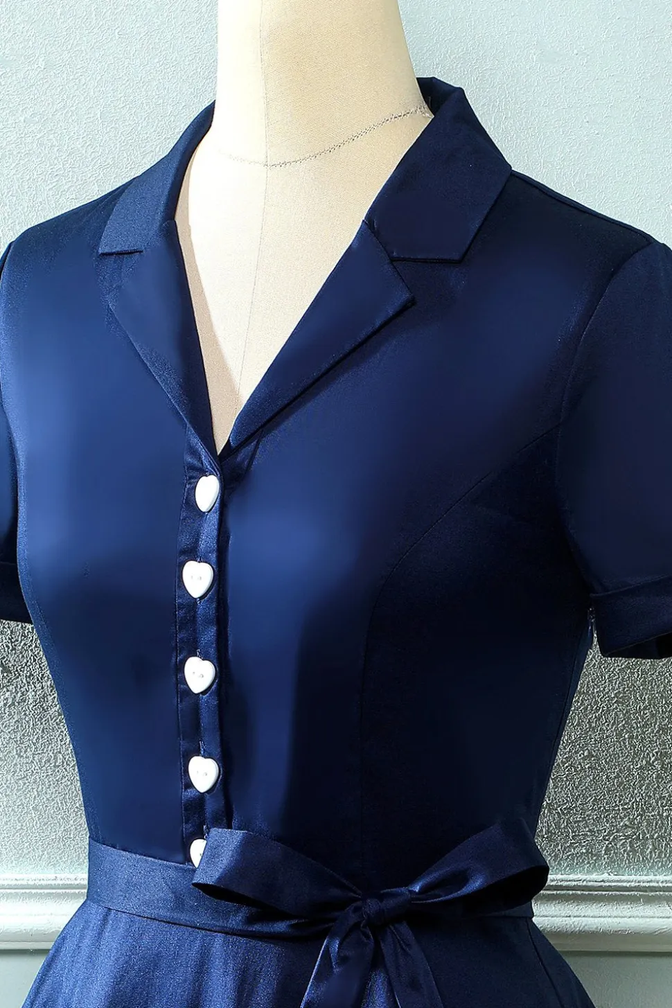 Vestido de pescoço verde V do exército dos anos 50 com Bowknot