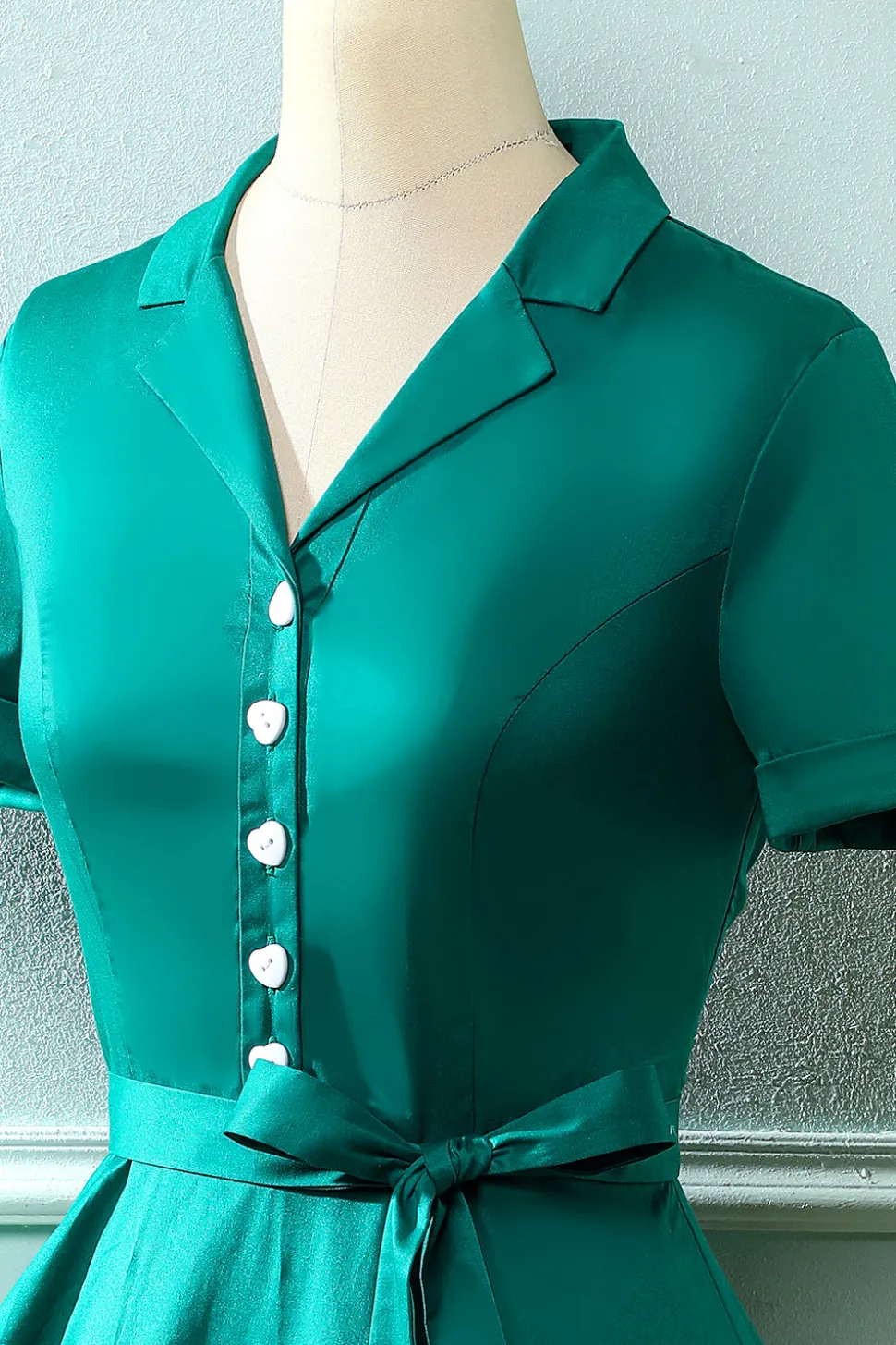 Vestido de pescoço verde V do exército dos anos 50 com Bowknot