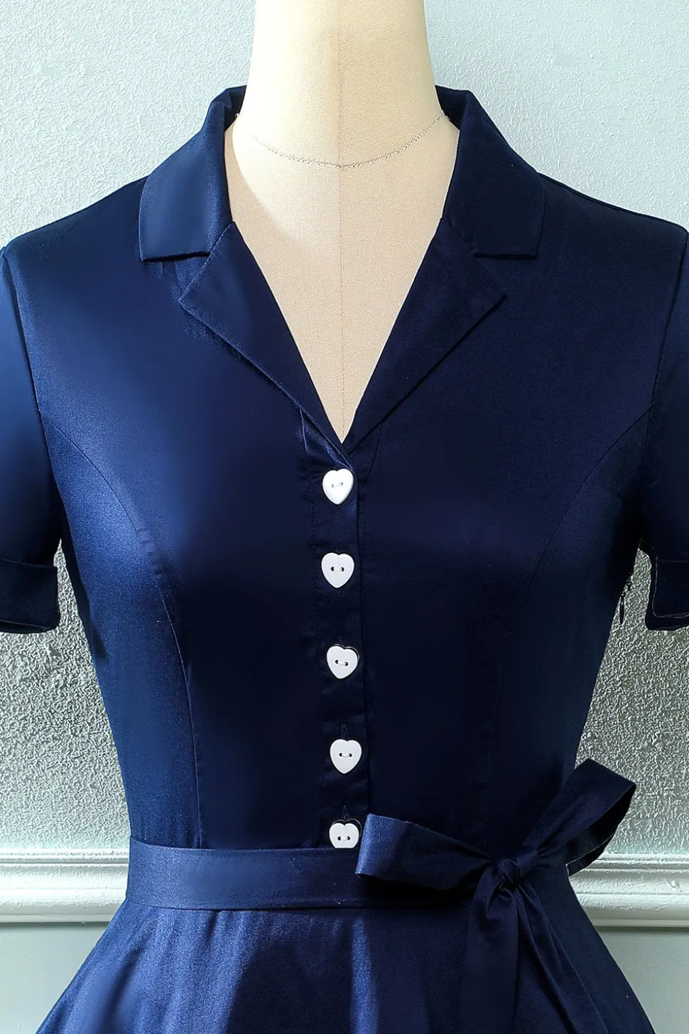 Vestido de pescoço verde V do exército dos anos 50 com Bowknot