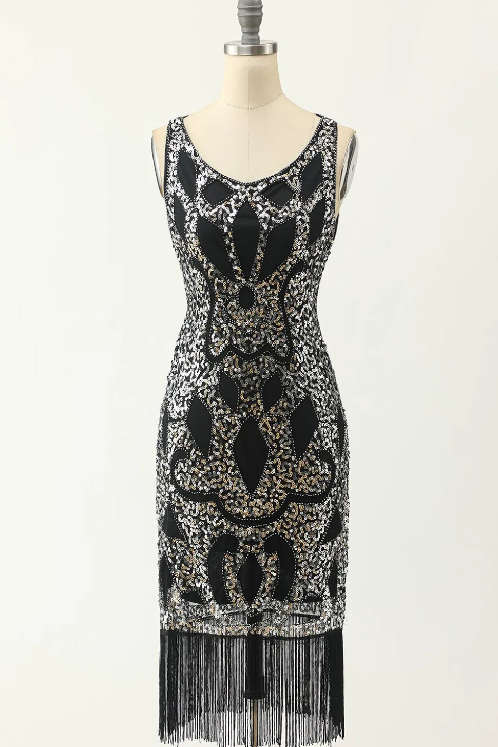 Vestido de prata preta de pescoço de colher de 1920