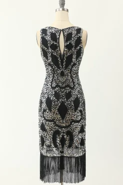 Vestido de prata preta de pescoço de colher de 1920