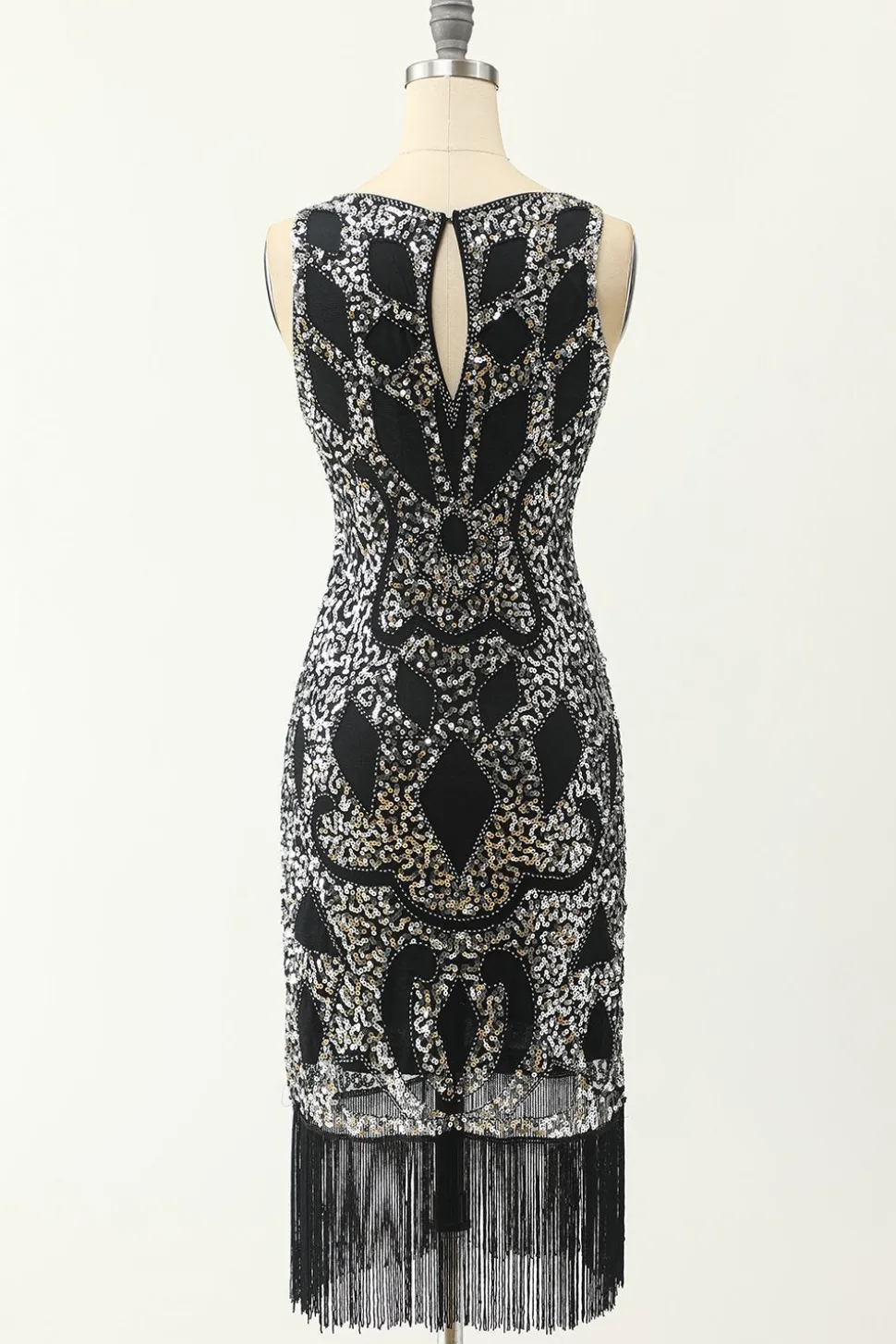Vestido de prata preta de pescoço de colher de 1920