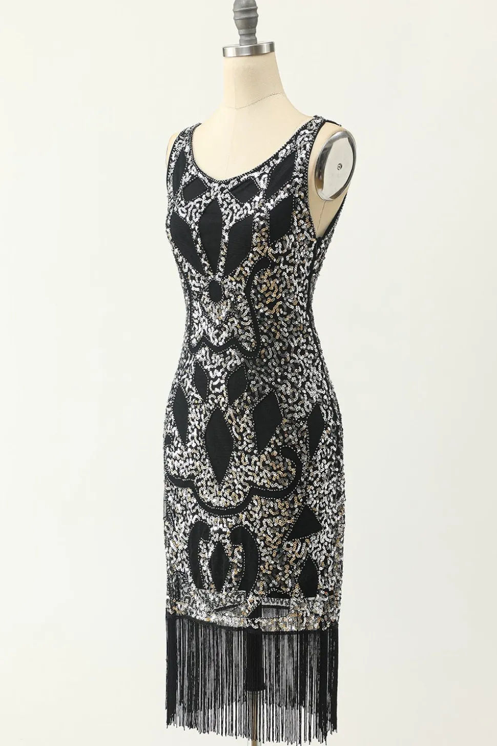 Vestido de prata preta de pescoço de colher de 1920