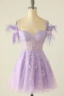 Vestido de regresso a casa de ombro azul com penas