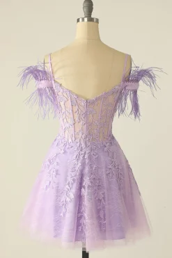 Vestido de regresso a casa de ombro azul com penas
