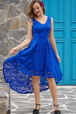 Vestido de renda assimétrica azul royal