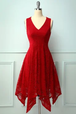 Vestido de renda assimétrico vermelho escuro