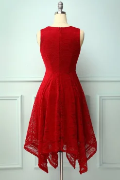 Vestido de renda assimétrico vermelho escuro