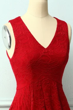 Vestido de renda assimétrico vermelho escuro