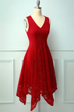 Vestido de renda assimétrico vermelho escuro