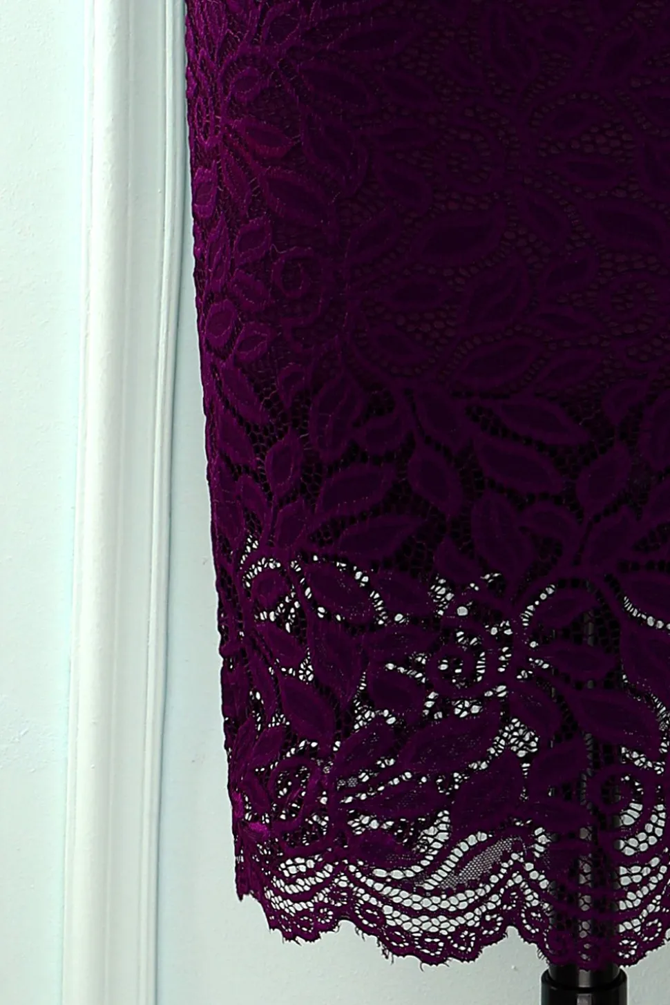 Vestido de Renda Bodycon em Uva