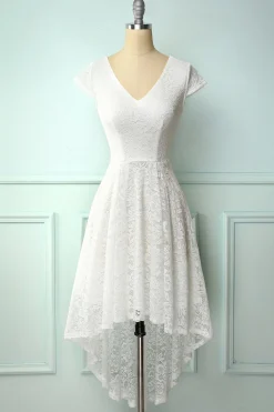 Vestido de renda branca alta baixa