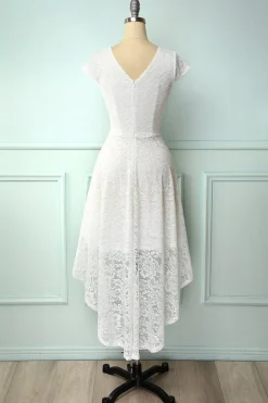 Vestido de renda branca alta baixa