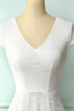 Vestido de renda branca alta baixa