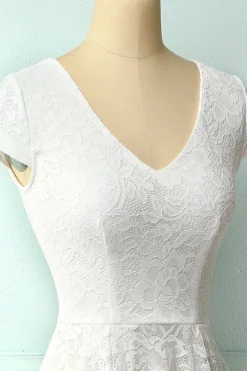 Vestido de renda branca alta baixa
