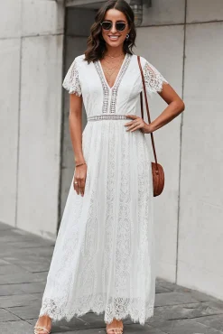 Vestido de renda branca de pescoço em V